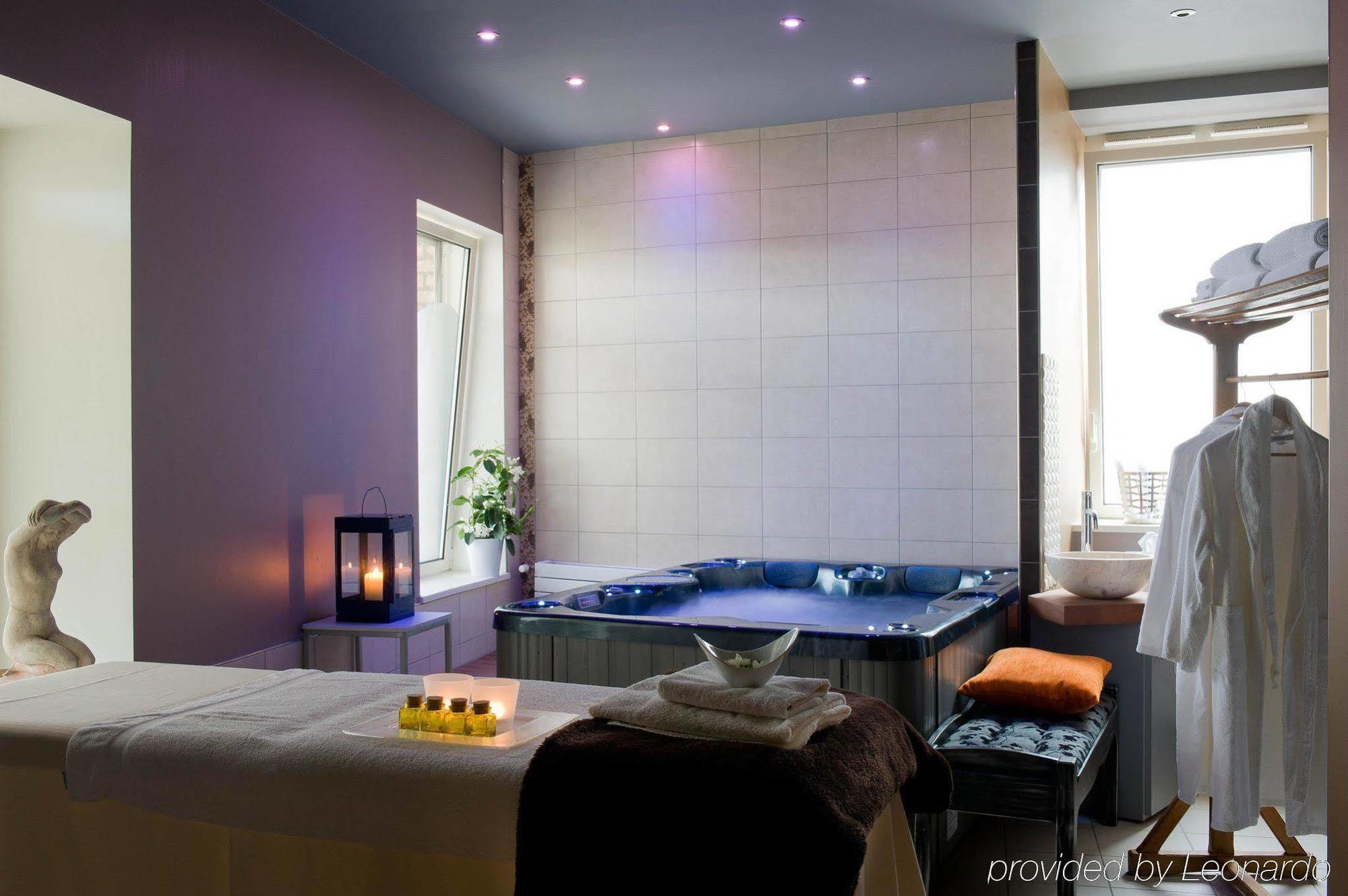 Hotel Spa Frederic Carrion Et Sa Table Gastronomique Viré Exteriér fotografie