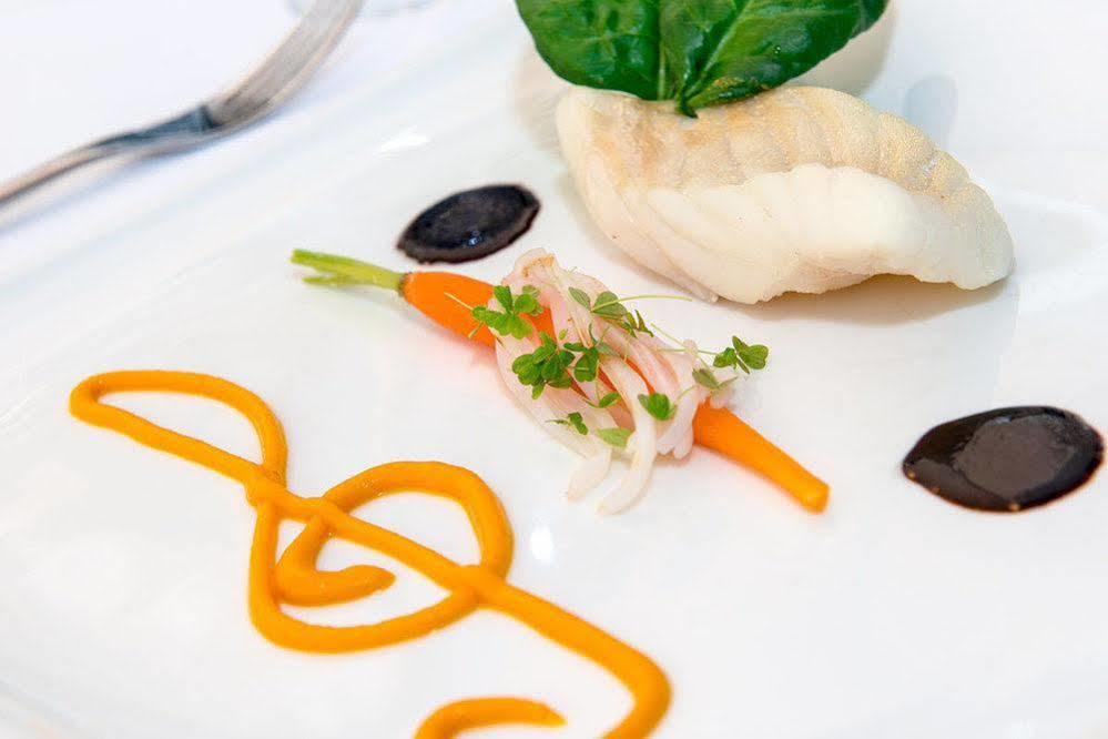 Hotel Spa Frederic Carrion Et Sa Table Gastronomique Viré Exteriér fotografie